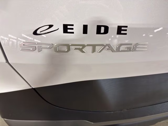 2023 Glacial White Pearl Kia Sportage X-Line AWD SUV