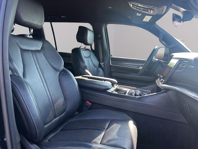 2023 Diamond Black Crystal Pearlcoat Jeep Wagoneer Series II 4X4 SUV