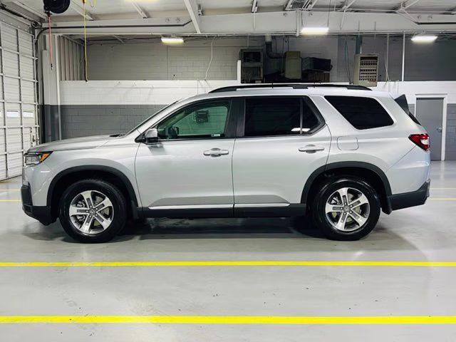 2026 Solar Silver Metallic Honda Pilot EX-L FWD SUV