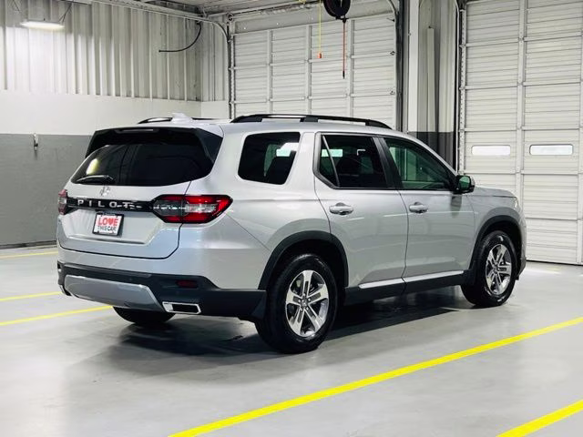 2026 Solar Silver Metallic Honda Pilot EX-L FWD SUV