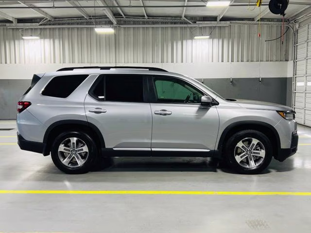 2026 Solar Silver Metallic Honda Pilot EX-L FWD SUV