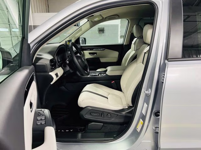 2026 Solar Silver Metallic Honda Pilot EX-L FWD SUV