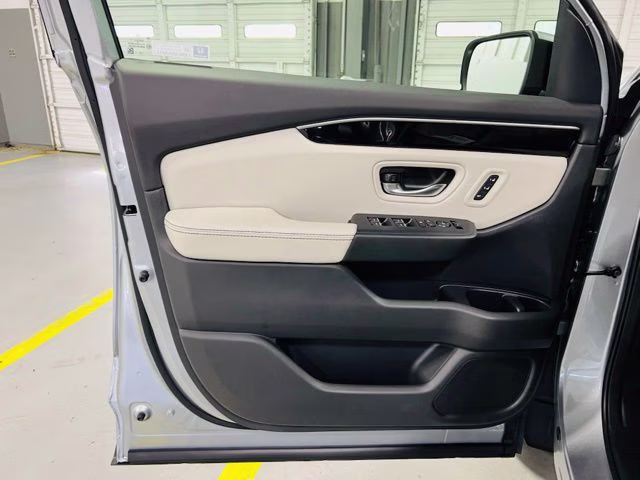 2026 Solar Silver Metallic Honda Pilot EX-L FWD SUV