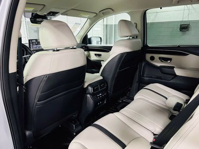 2026 Solar Silver Metallic Honda Pilot EX-L FWD SUV