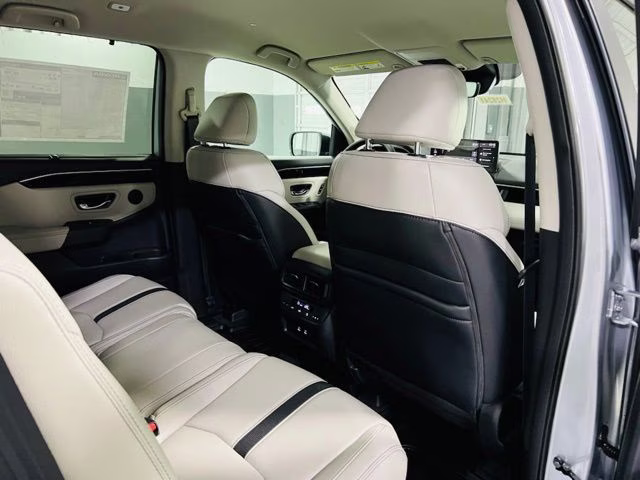 2026 Solar Silver Metallic Honda Pilot EX-L FWD SUV