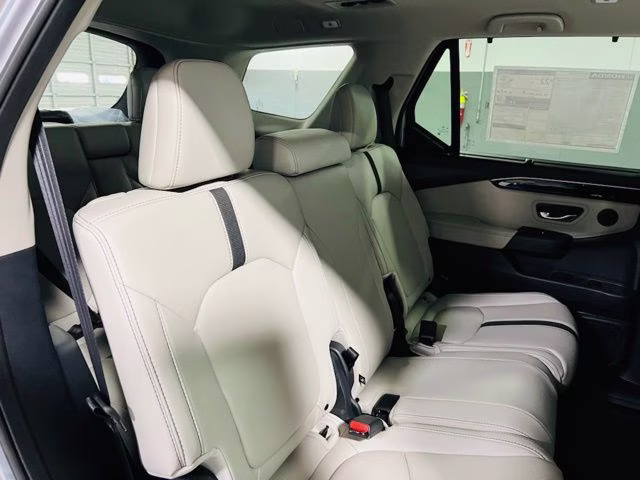 2026 Solar Silver Metallic Honda Pilot EX-L FWD SUV
