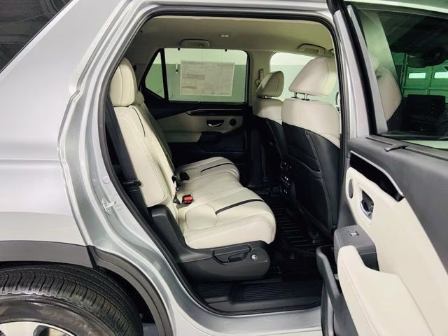 2026 Solar Silver Metallic Honda Pilot EX-L FWD SUV