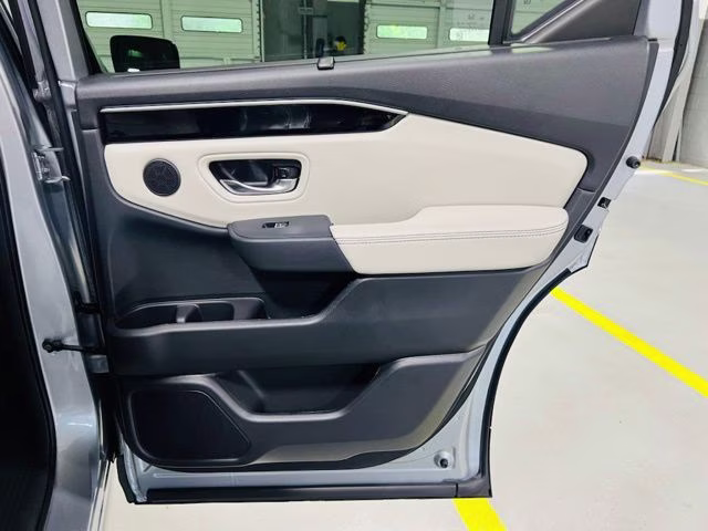 2026 Solar Silver Metallic Honda Pilot EX-L FWD SUV