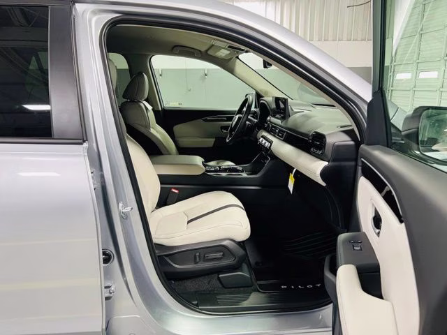 2026 Solar Silver Metallic Honda Pilot EX-L FWD SUV