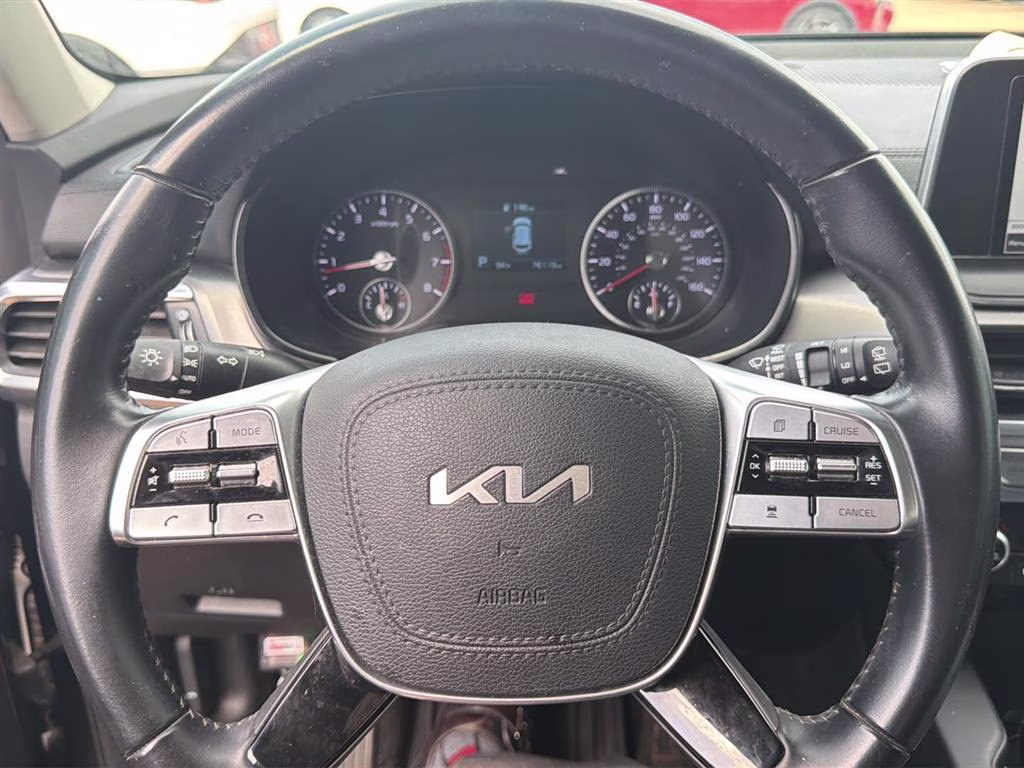 2022 Everlasting Silver Kia Telluride LX AWD SUV