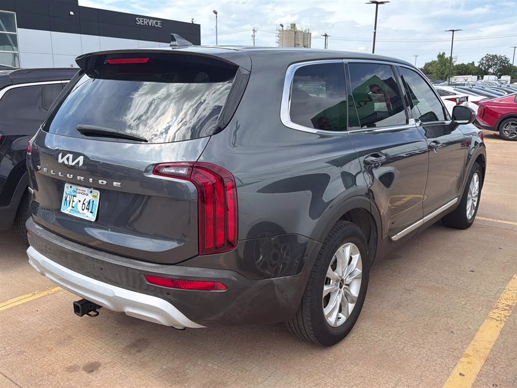 2022 Everlasting Silver Kia Telluride LX AWD SUV