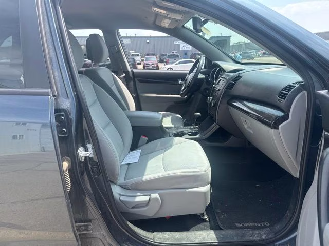 2011 Pacific Blue Kia Sorento LX AWD SUV