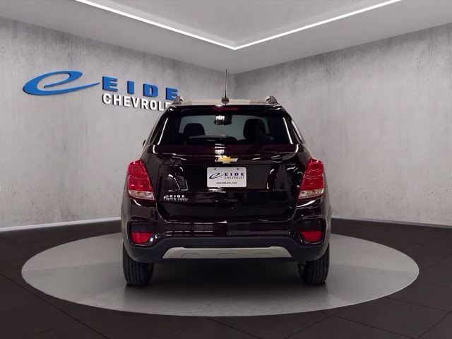 2022 Black Cherry Metallic Chevrolet Trax LT AWD SUV
