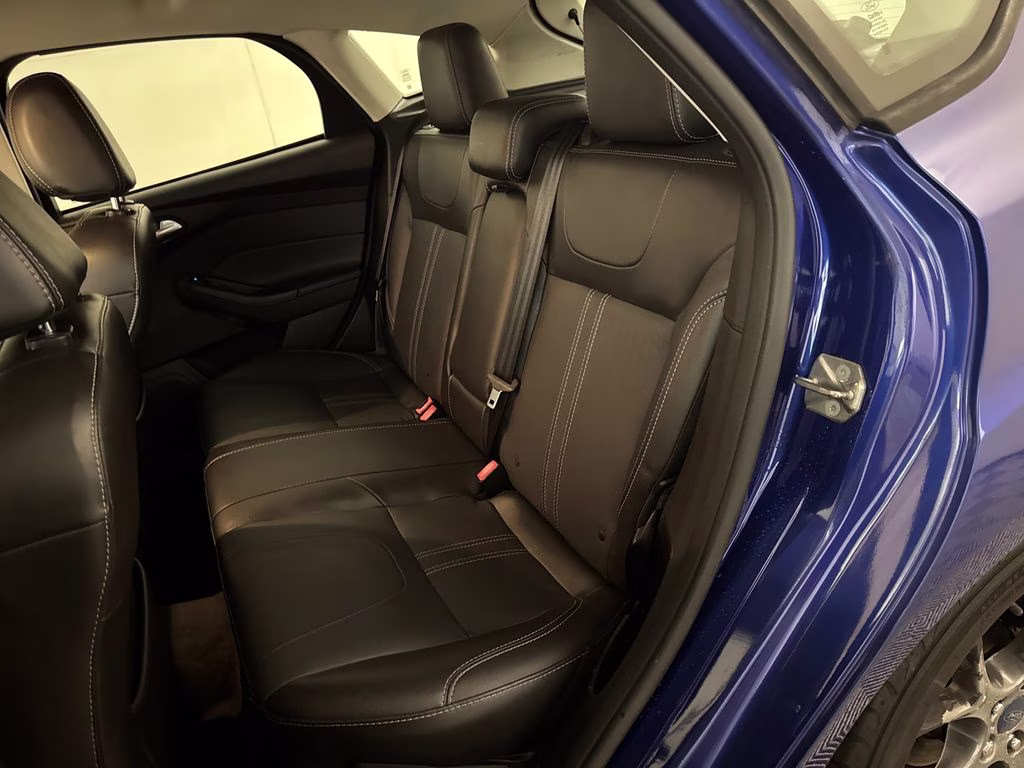 2014 Blue Metallic Ford Focus SE FWD Hatchback