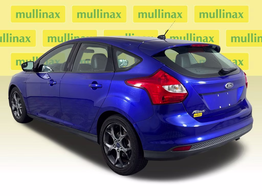 2014 Blue Metallic Ford Focus SE FWD Hatchback