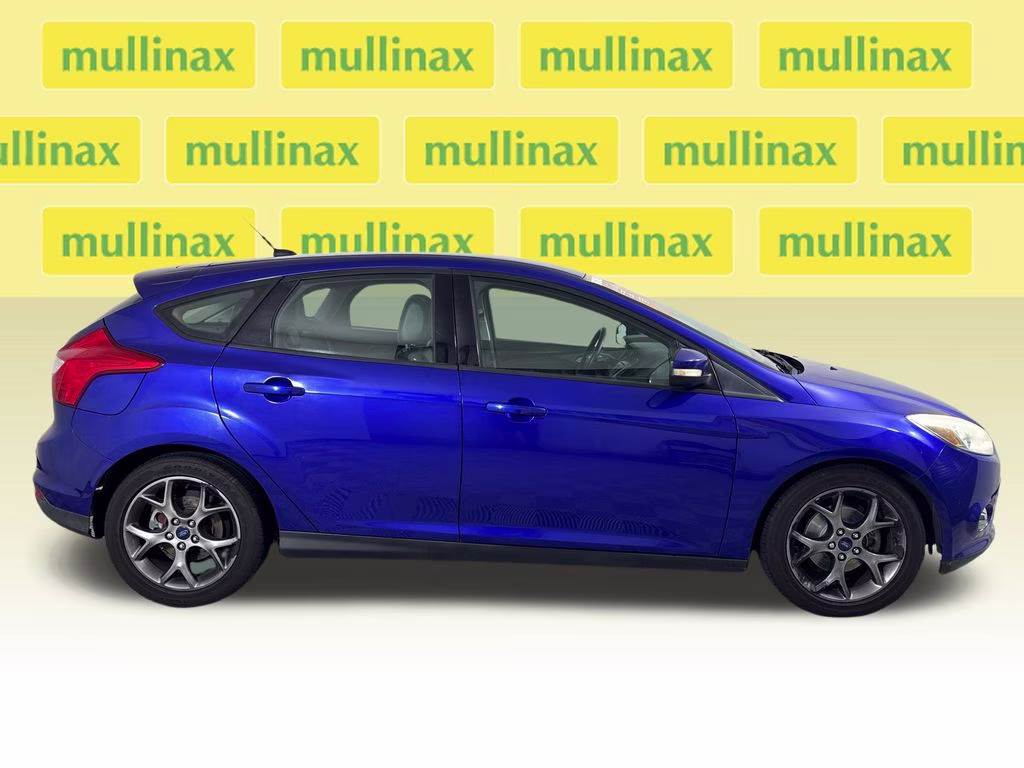 2014 Blue Metallic Ford Focus SE FWD Hatchback