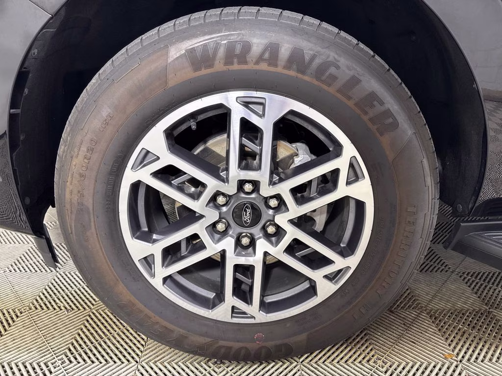 2025 Black Metallic Ford Expedition Max Active RWD SUV