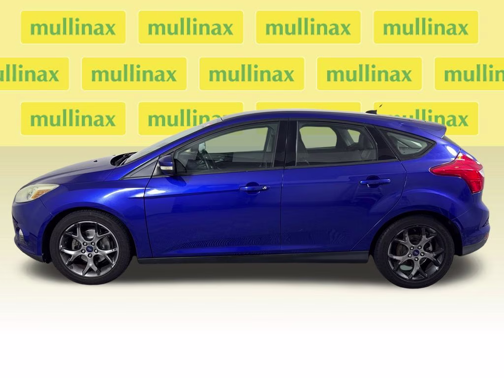 2014 Blue Metallic Ford Focus SE FWD Hatchback