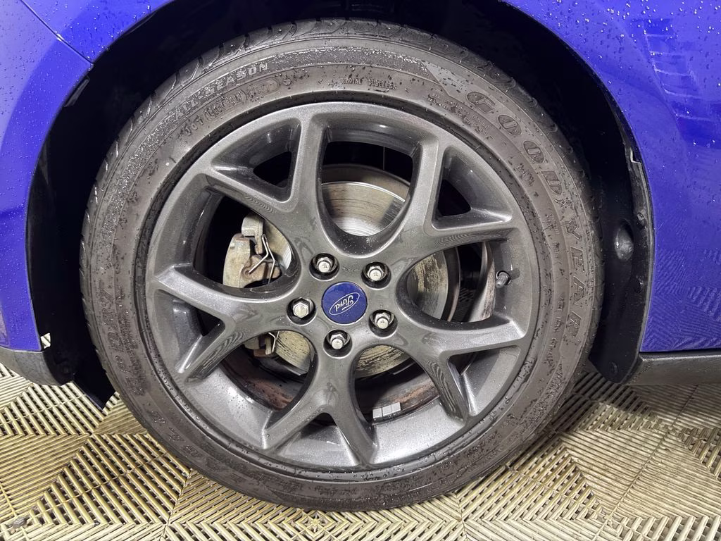 2014 Performance Blue Metallic Ford Focus SE FWD Hatchback