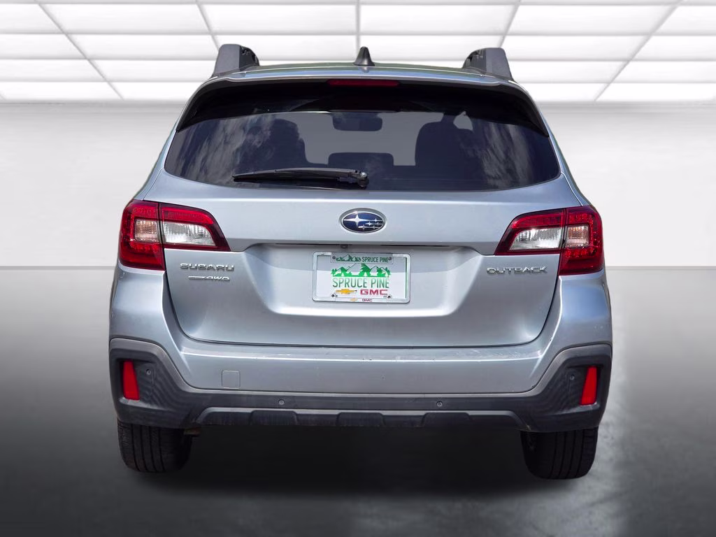2018 Ice Silver Metallic Subaru Outback 2.5i AWD SUV
