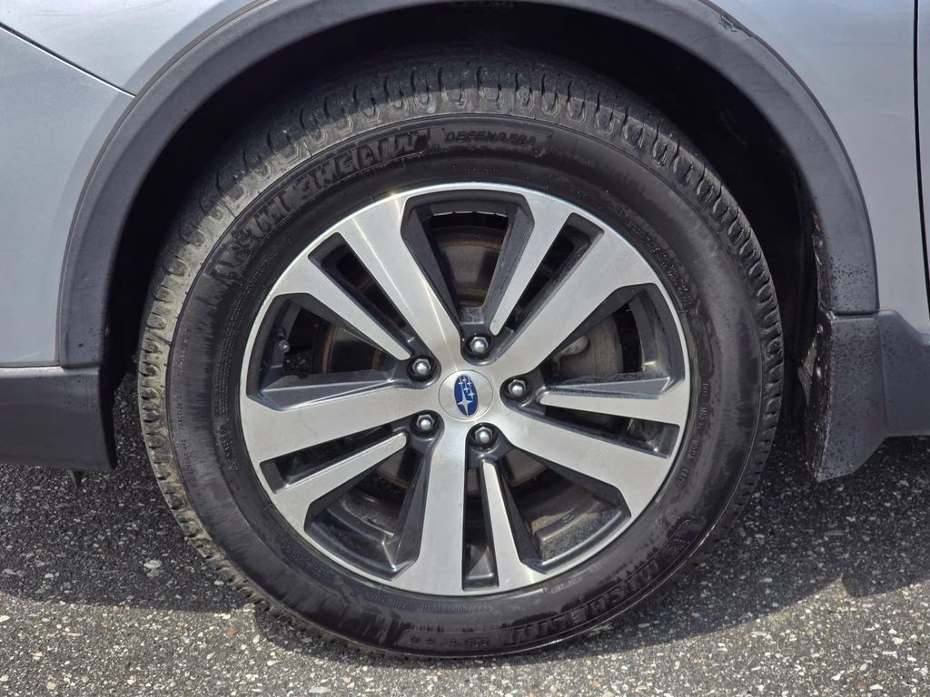 2018 Ice Silver Metallic Subaru Outback 2.5i AWD SUV