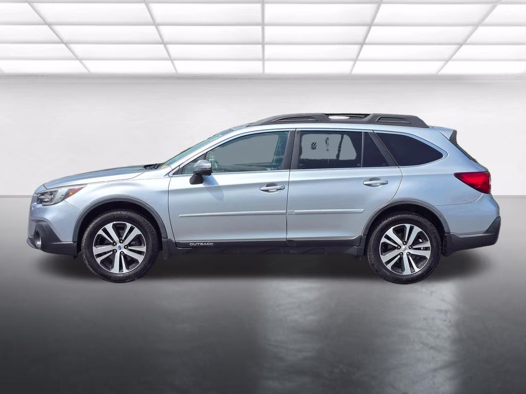 2018 Ice Silver Metallic Subaru Outback 2.5i AWD SUV