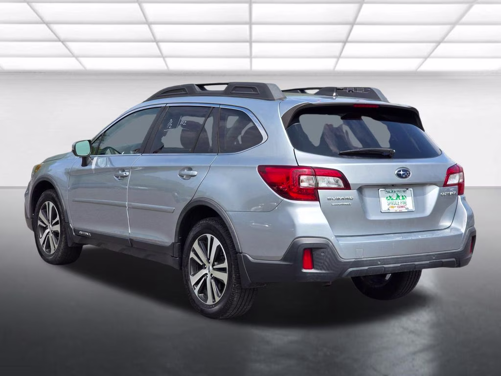 2018 Ice Silver Metallic Subaru Outback 2.5i AWD SUV