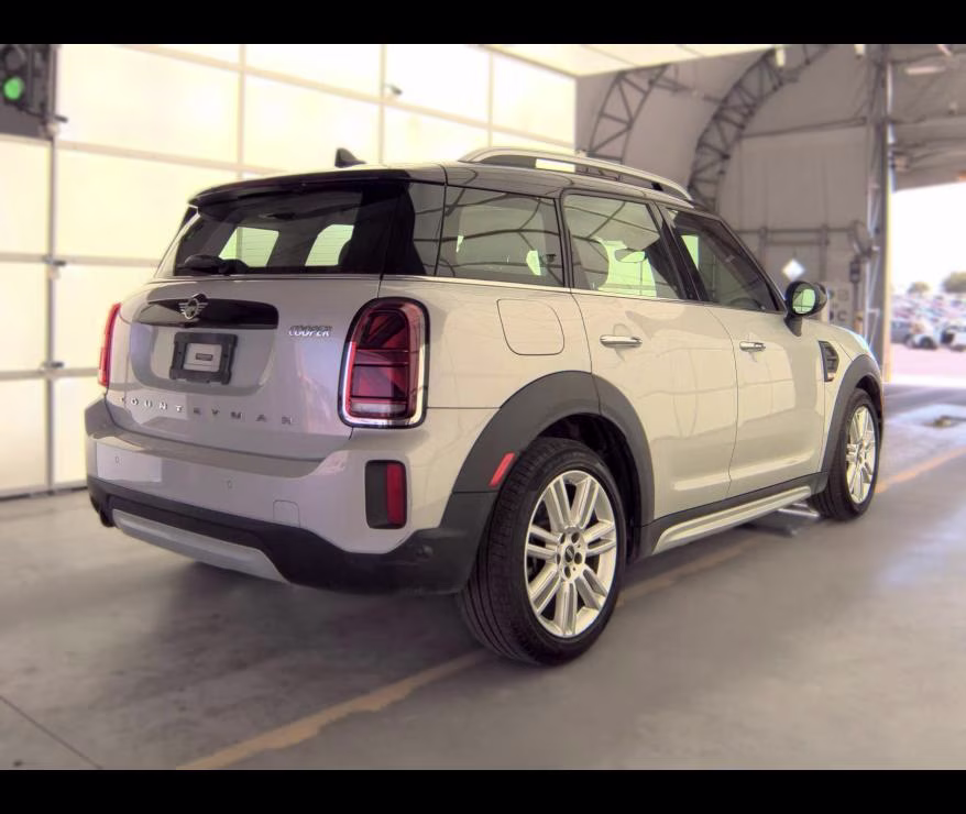 2022 White Silver Metallic MINI Countryman Cooper FWD SUV