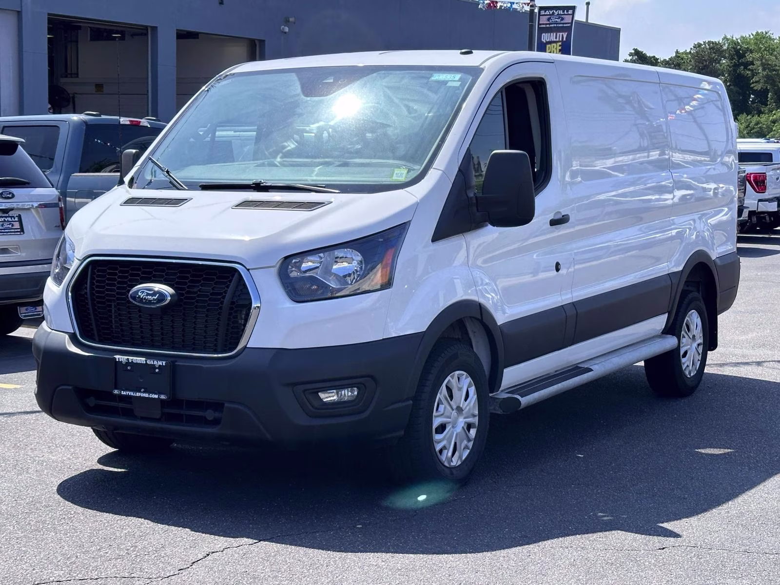 2025 Oxford White Ford Transit Cargo Van T-250 130 Low Rf 9070 GVWR RWD RWD Van