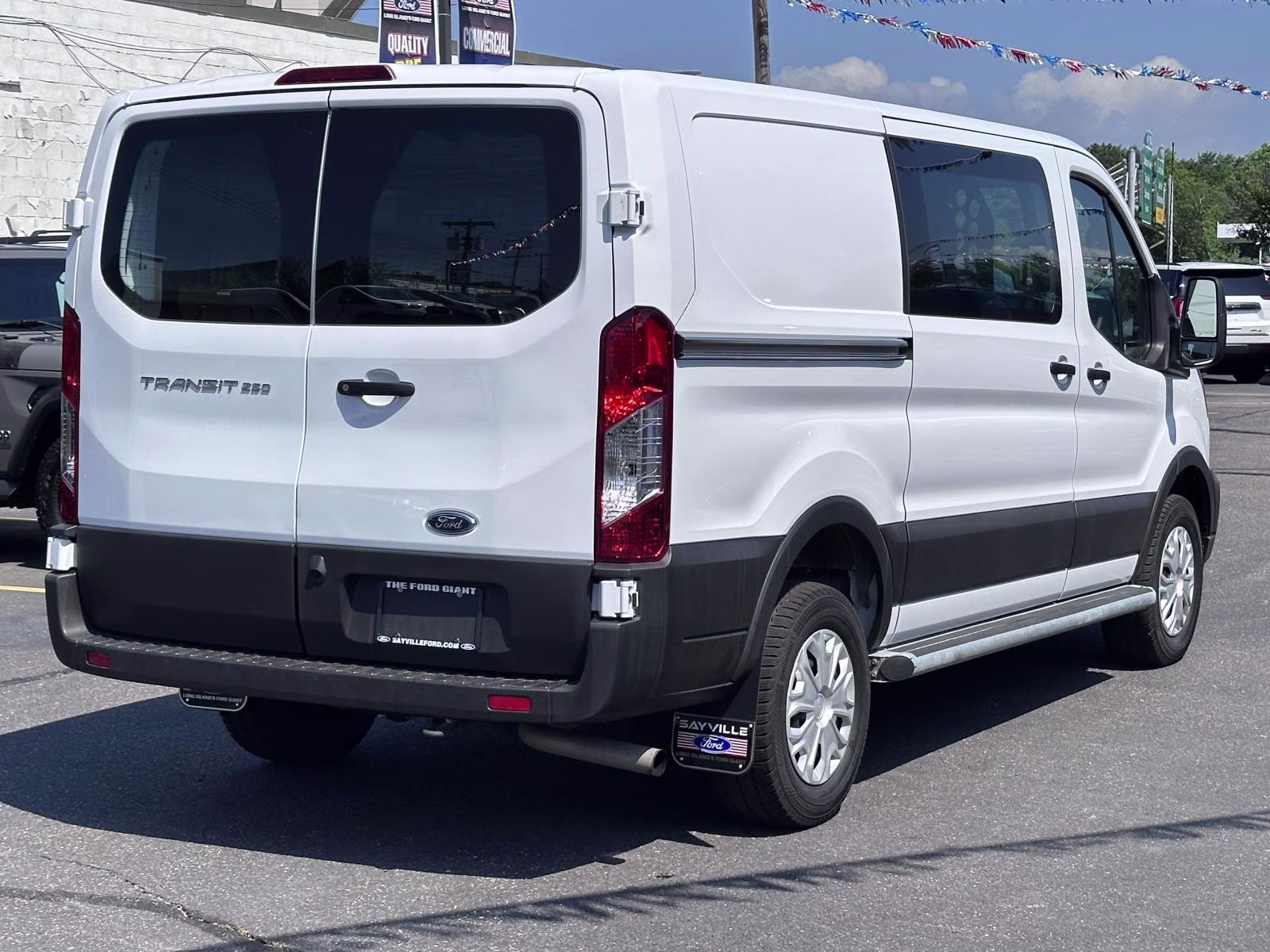 2025 Oxford White Ford Transit Cargo Van T-250 130 Low Rf 9070 GVWR RWD RWD Van