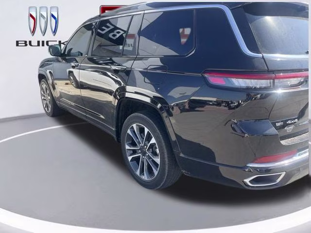 2023 Diamond Black Crystal Pearlcoat Jeep Grand Cherokee L Overland 4X4 SUV