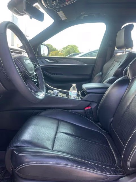 2023 Diamond Black Crystal Pearlcoat Jeep Grand Cherokee L Overland 4X4 SUV