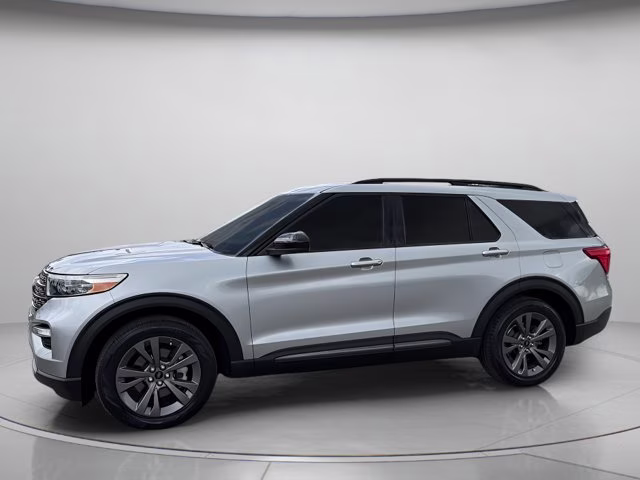 2022 Silver Metallic Ford Explorer XLT RWD SUV