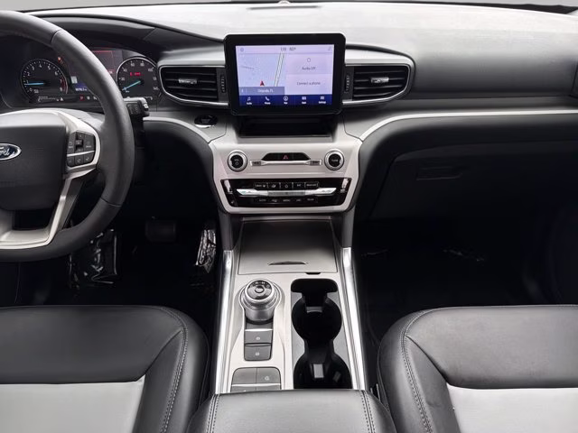 2022 Silver Metallic Ford Explorer XLT RWD SUV