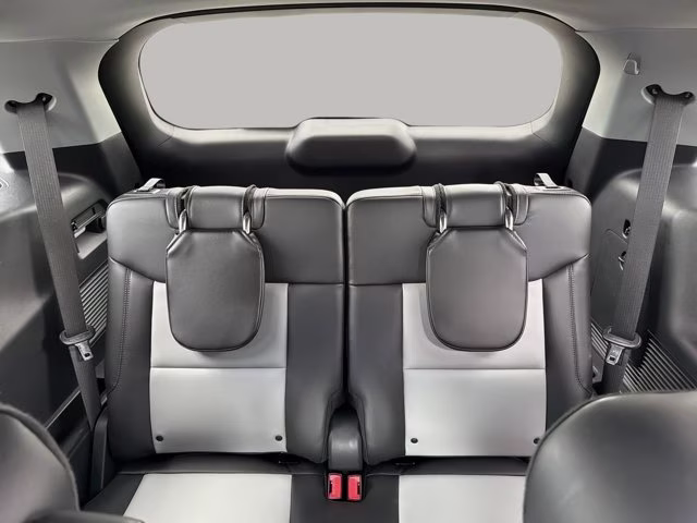 2022 Silver Metallic Ford Explorer XLT RWD SUV