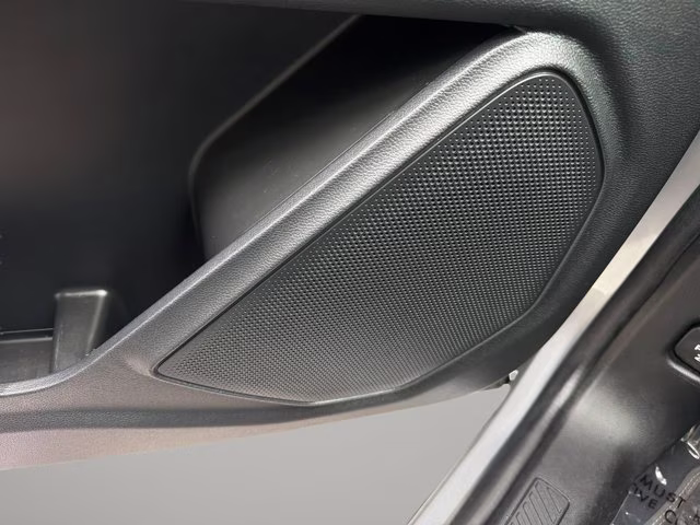 2022 Silver Metallic Ford Explorer XLT RWD SUV