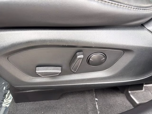 2022 Silver Metallic Ford Explorer XLT RWD SUV