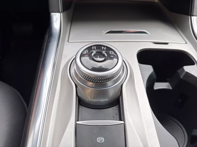 2022 Silver Metallic Ford Explorer XLT RWD SUV