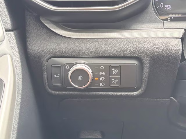 2022 Silver Metallic Ford Explorer XLT RWD SUV