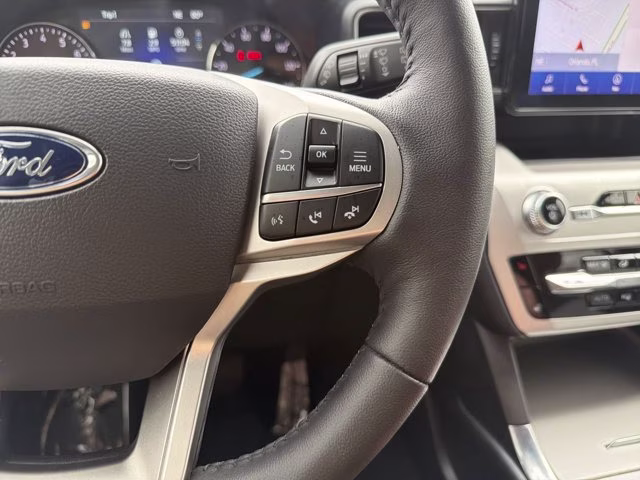 2022 Silver Metallic Ford Explorer XLT RWD SUV