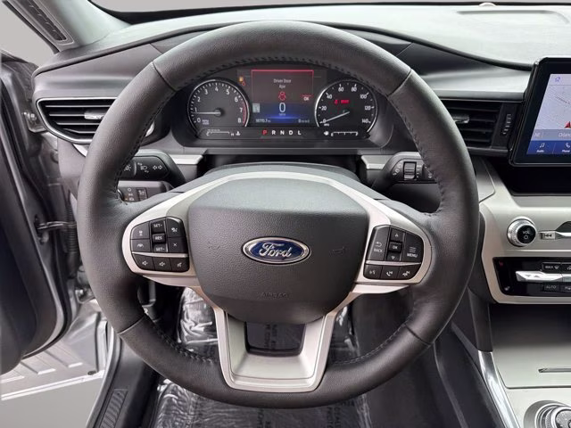 2022 Silver Metallic Ford Explorer XLT RWD SUV