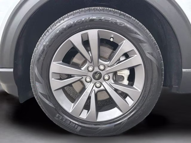 2022 Silver Metallic Ford Explorer XLT RWD SUV