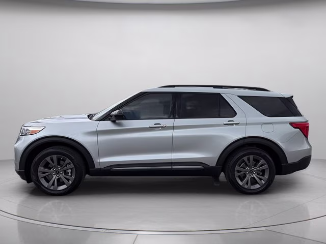2022 Silver Metallic Ford Explorer XLT RWD SUV