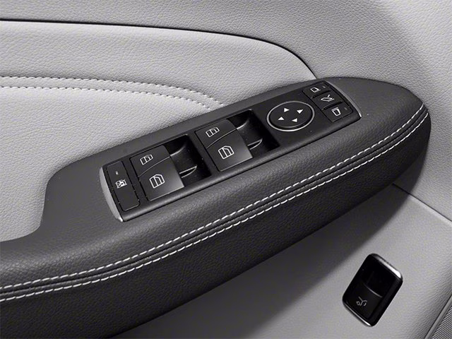 2012 Iridium Silver Metallic Mercedes-Benz M-Class ML 350 AWD SUV