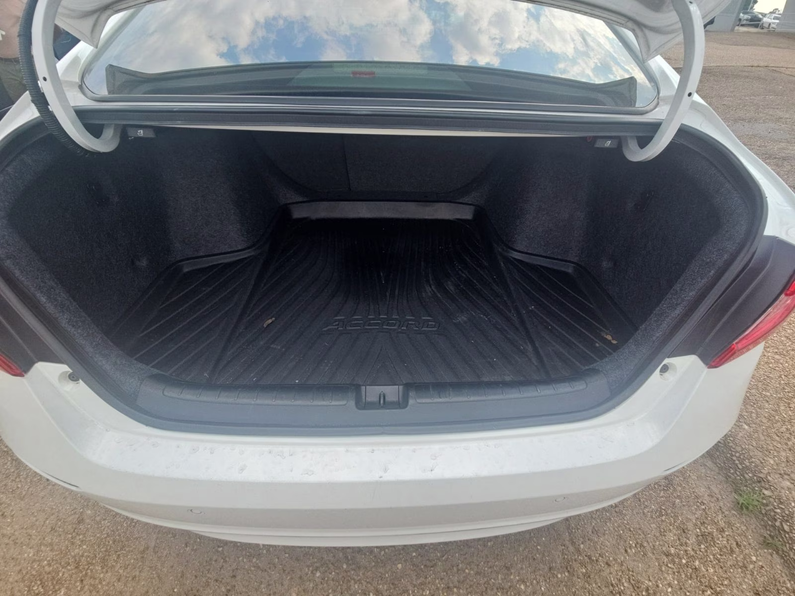 2022 White Honda Accord Touring 2.0T FWD Sedan