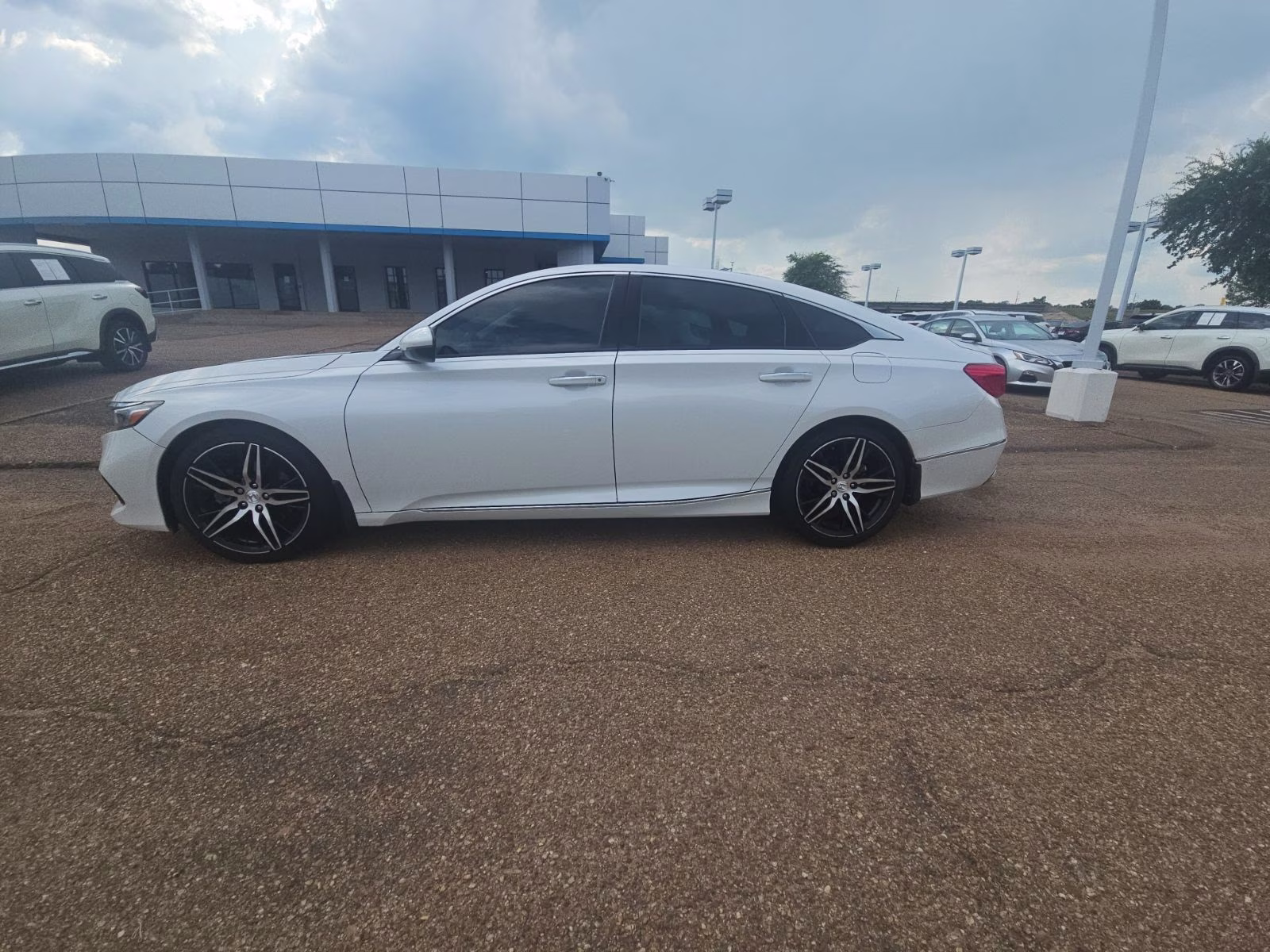 2022 White Honda Accord Touring 2.0T FWD Sedan