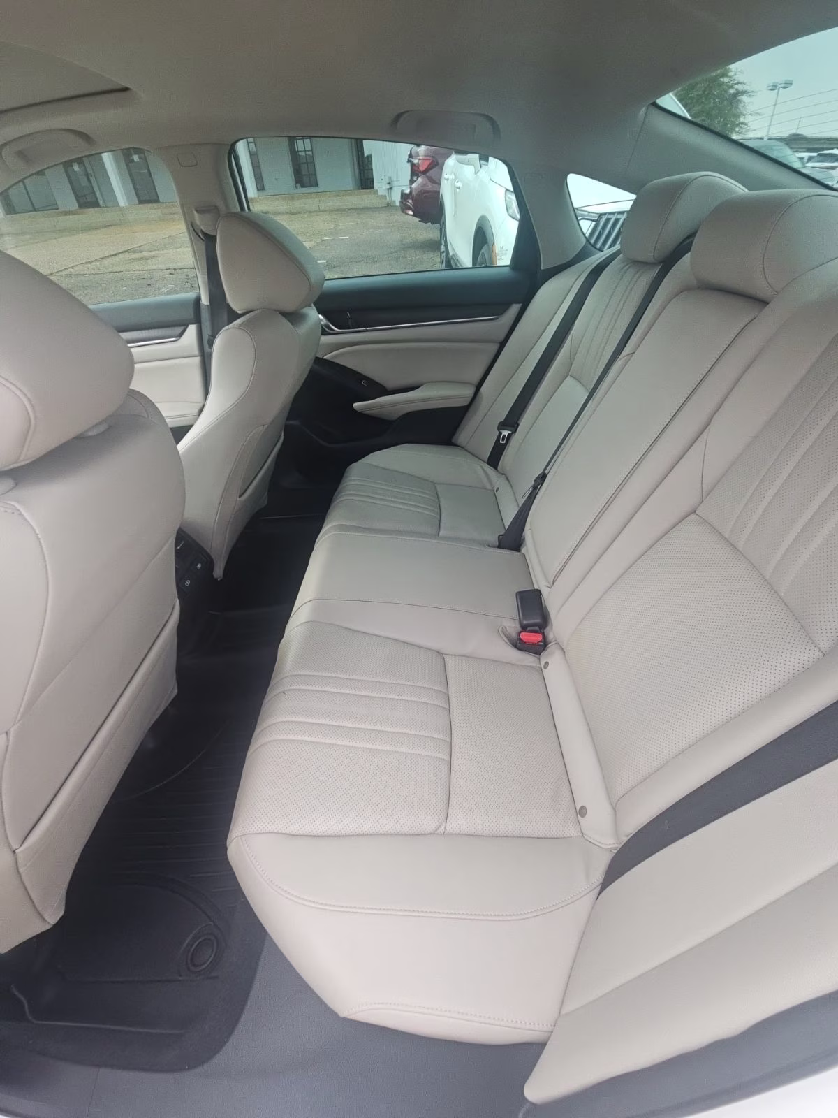 2022 White Honda Accord Touring 2.0T FWD Sedan