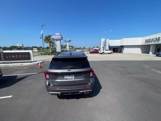 2025 Gray Metallic Ford Explorer Platinum RWD SUV
