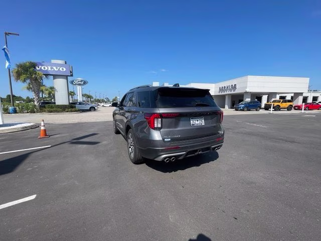 2025 Gray Metallic Ford Explorer Platinum RWD SUV