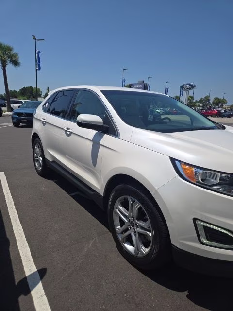 2017 White Platinum Ford Edge Titanium FWD SUV
